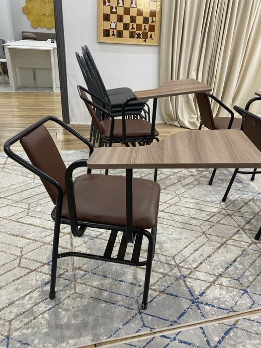 Столик (пюпитром) для обучения / Учебные стулья