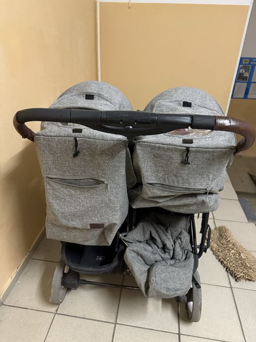 Продаю каляску для двойняшек
