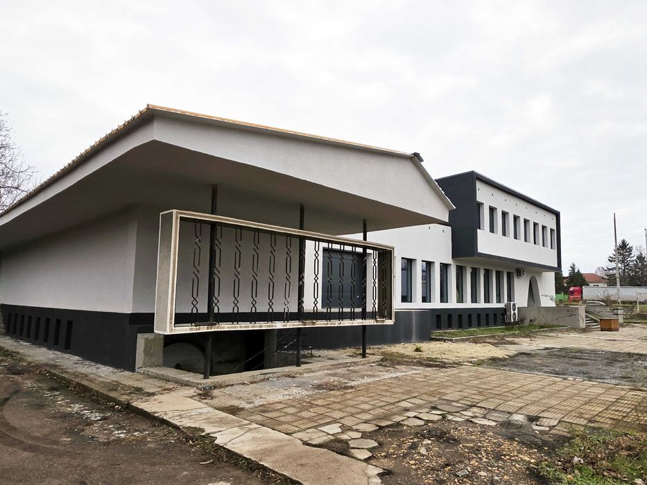 Продавам Производствена сграда в парцел два декара от Собственик