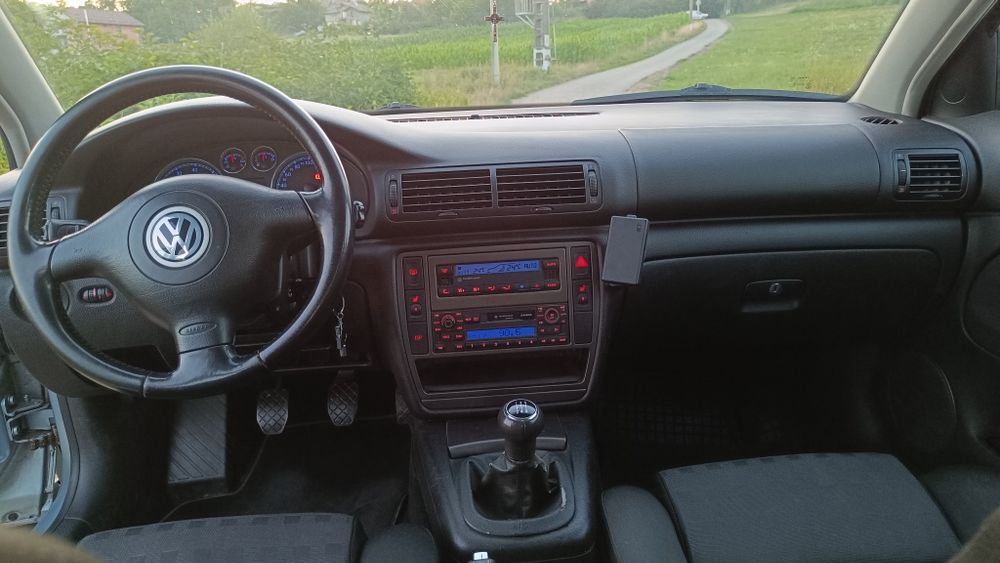 Vând Volkswagen Passat (2003)