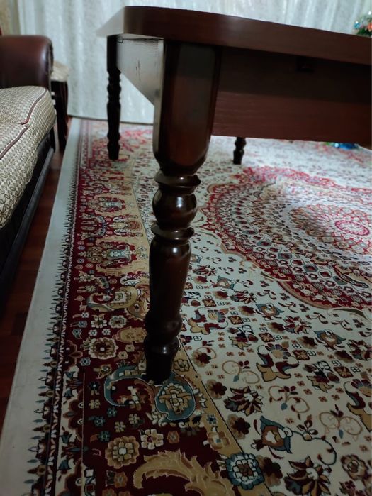 Стол для гостиной