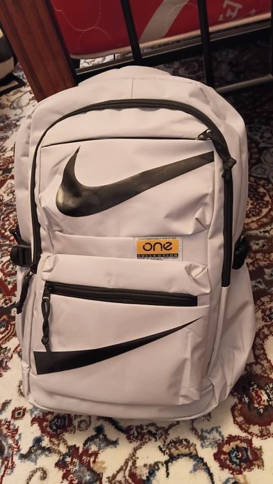 Продается портфель nike