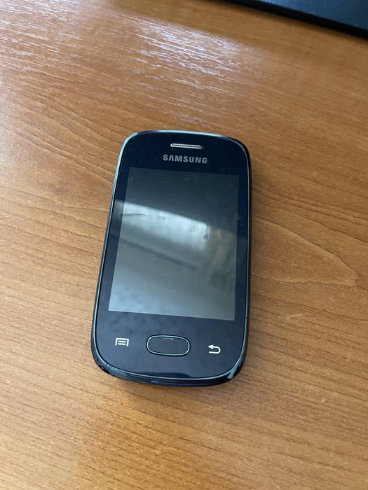 Telefoane pentru piesa