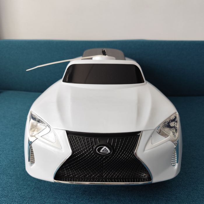 Mașină albă, RideOn tip Lexus, Premergător, fără pedale, de la 18 luni max 30 kg, unisex