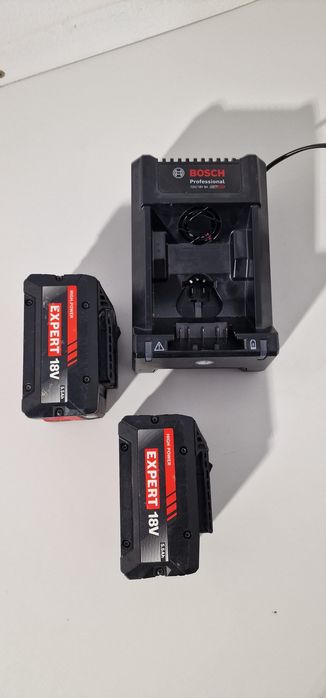 Baterii + încărcător Bosch expert an 2026 5.5ah