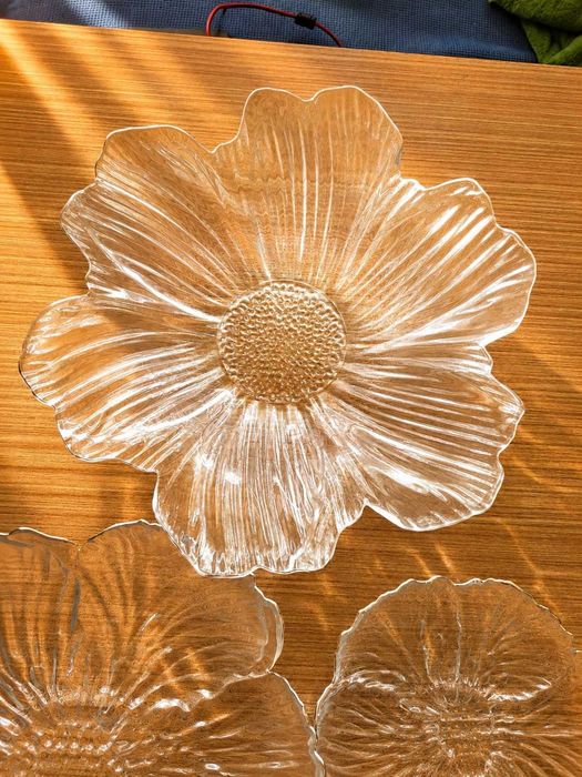 Set platouri sticlă floare cu margini aurii