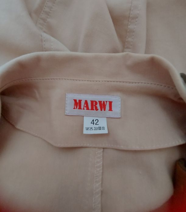 Blazer bej, marimea 42, in stare buna