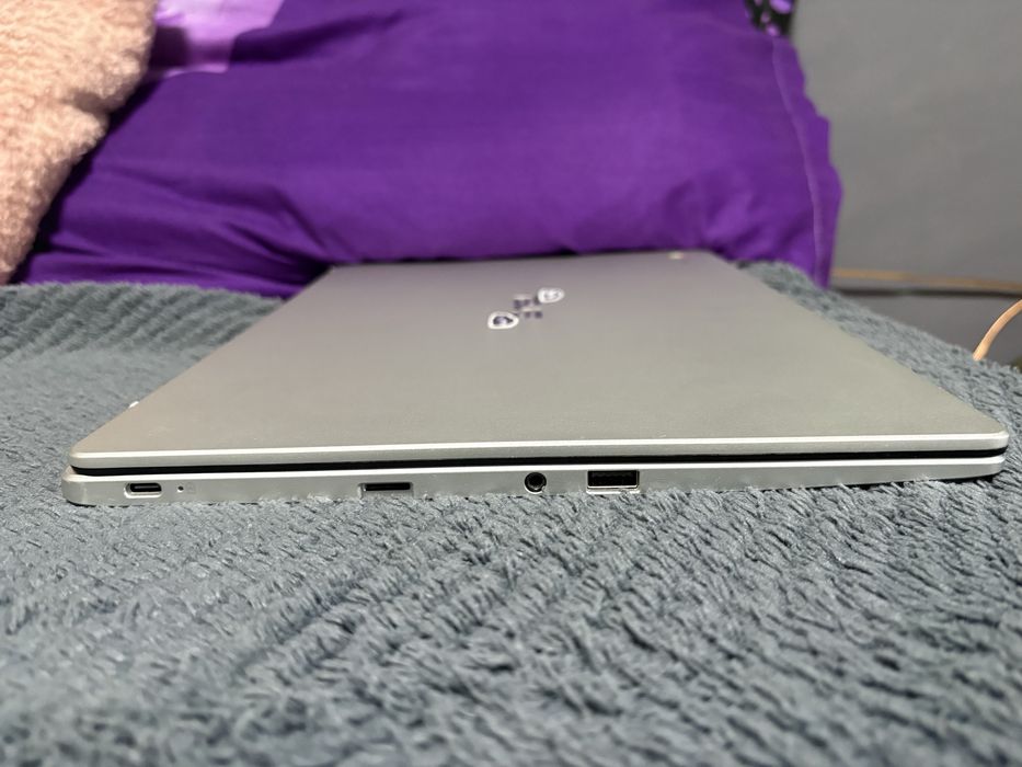 Vand laptop asus pentru Studii