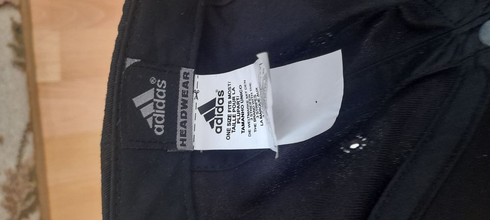 Vînd șapcă Adidas Originală