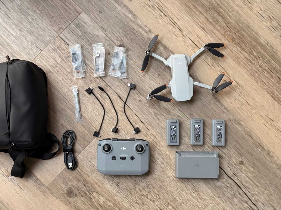 Drona DJI Mini 2 Fly More Combo
