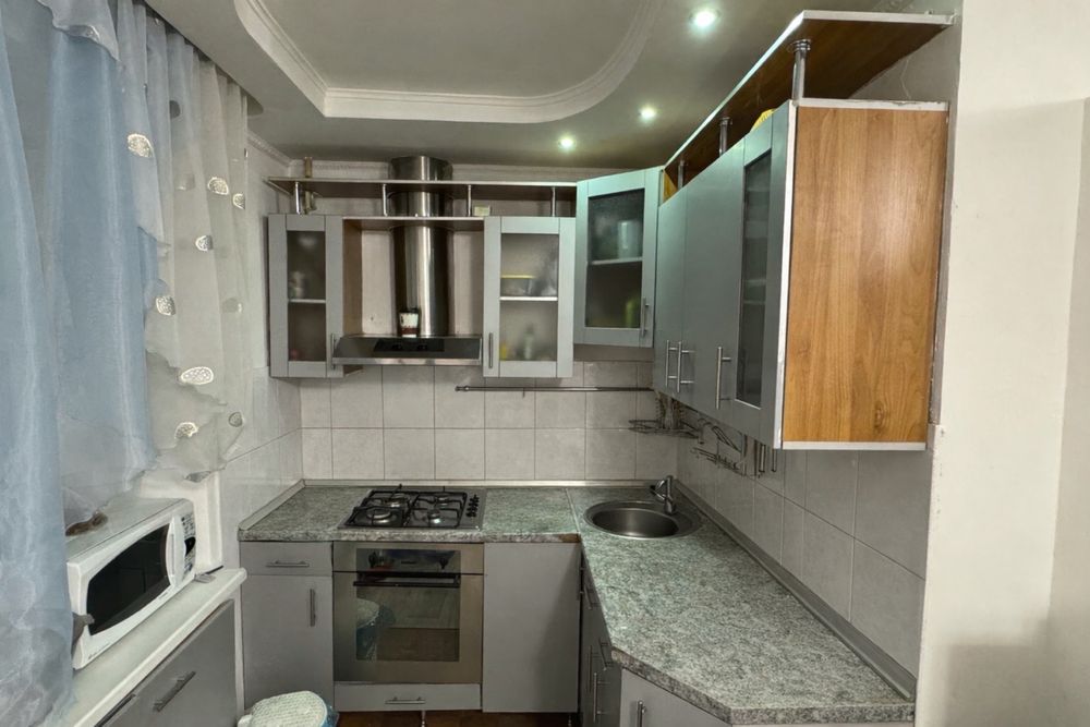 Продам кухню с техникой
