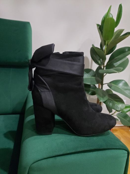 Haine și încălțăminte de ocazie