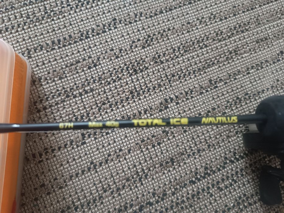 Продам зимний спининг