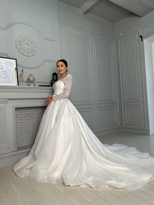 Продается свадебные платья Оскемен