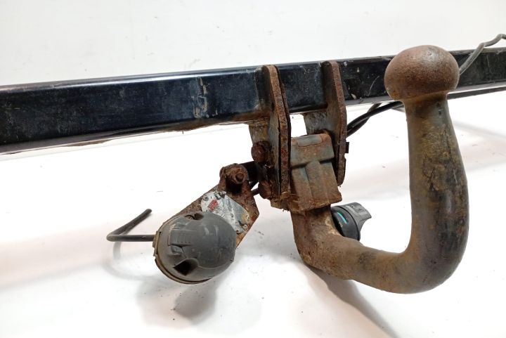 Carlig remorca Volkswagen VW Passat B6 seria Sedan 4-usi