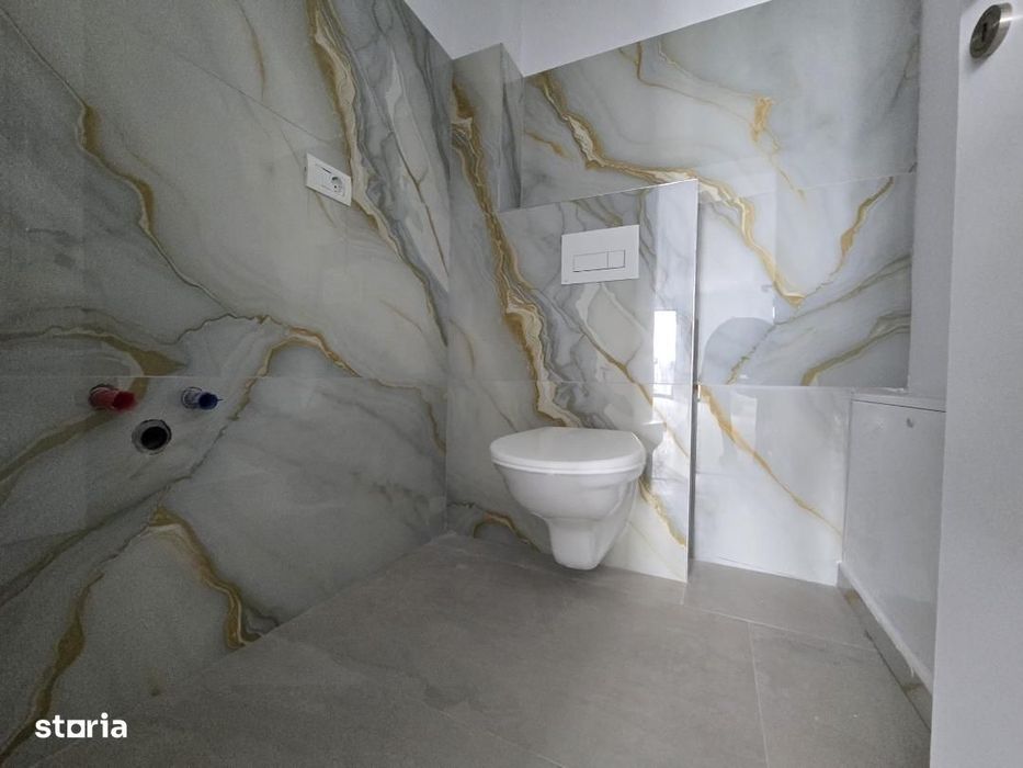 De vanzare Apartament 3 camere, zona Centru Bloc Nou.