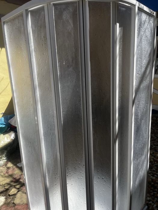 Cabina de dus si cadita