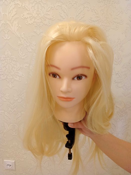 Maniken, soch. Parikmaher