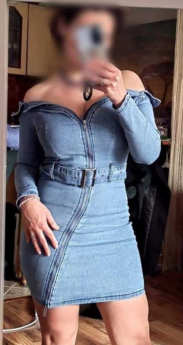 Дънкова рокля с голи рамена