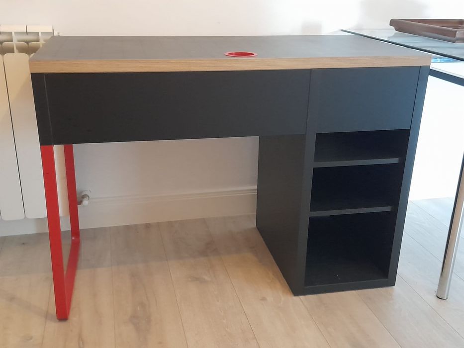 Birou IKEA in stare perfecta 105x50