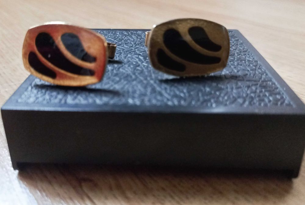 Ръкавели / бутониери с емайл