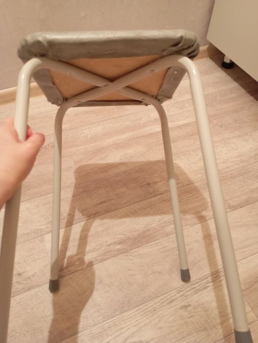 Продам стулья 4 штуки.