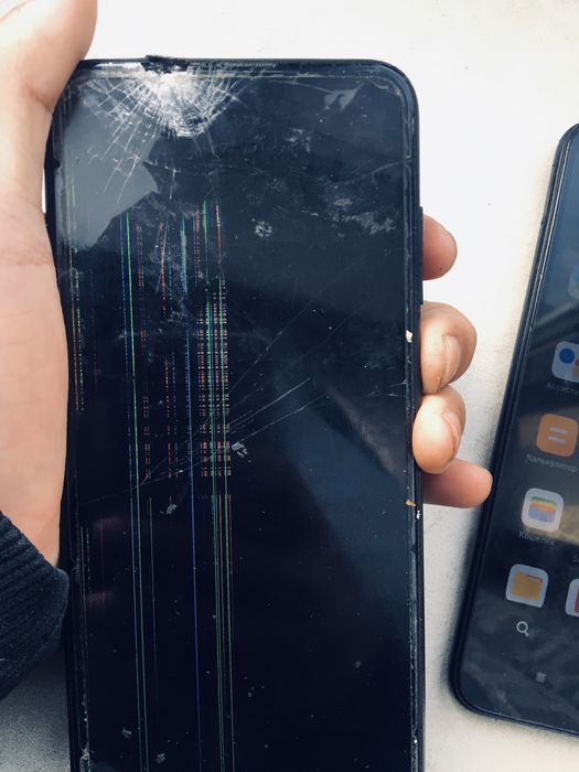 Продаю Три телефона Айфон самсунг редми