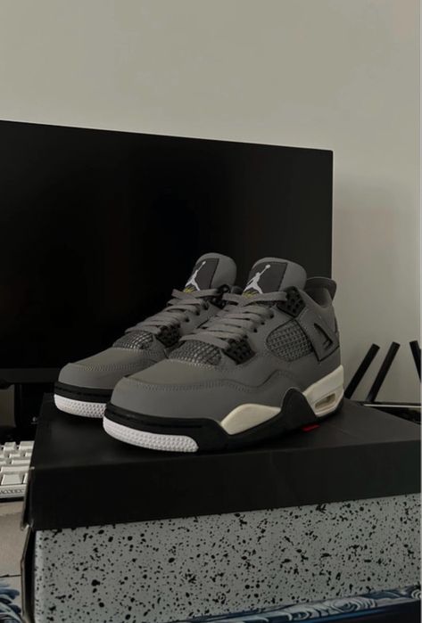 Jordan 4 Cool grey