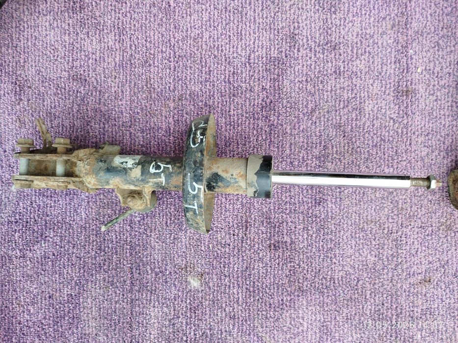 Продам стойки амортизаторы