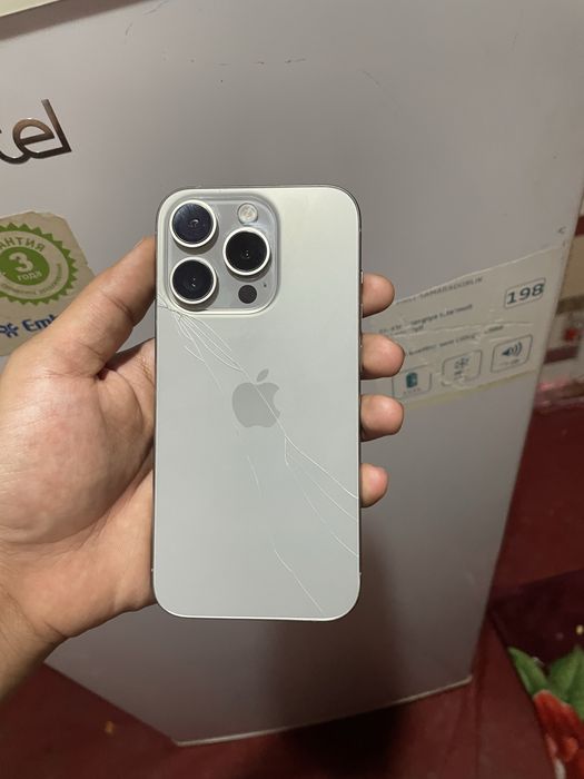 Iphone 15pro 128gb 89 titanum rangi uzimz ishlatgan tel