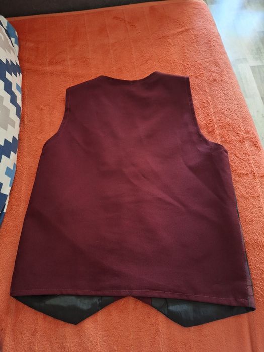 Vând vesta  cu sigla scoli .