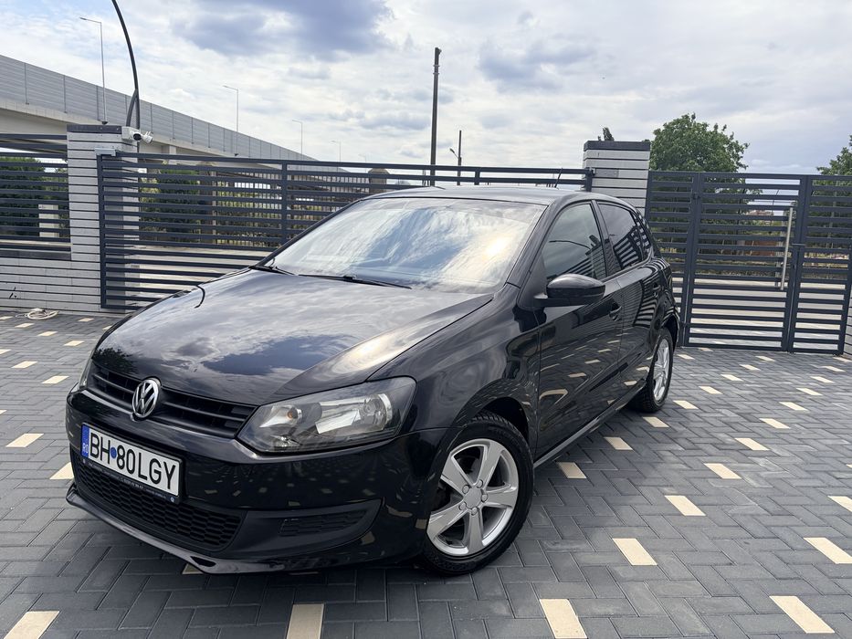 VOLKSWAGEN Polo
