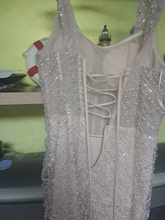 Rochie elegantă bijuterie cu corset la spate