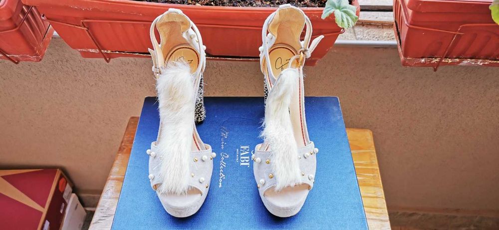 Оригинални маркови дамски кожени елегантни обувки FABI - 37,5 номер