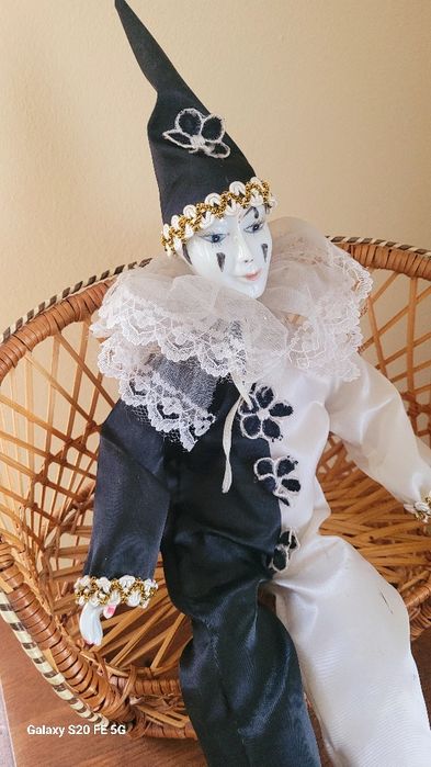 Голяма немска декоративна фигура от твърд восък