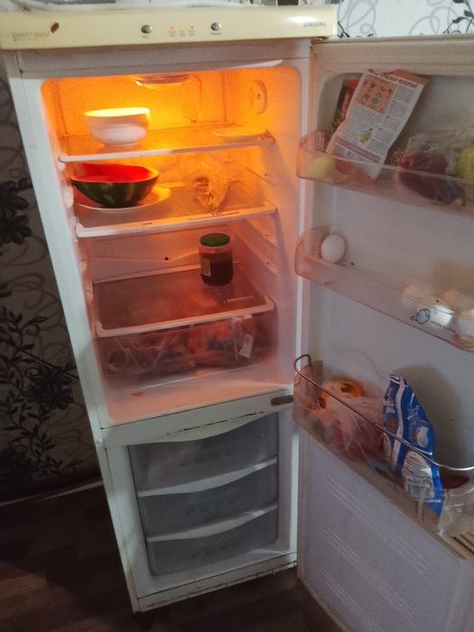 Срочно продаю холодильник