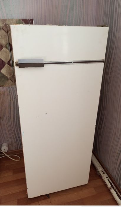 Холодильники на запчасти.