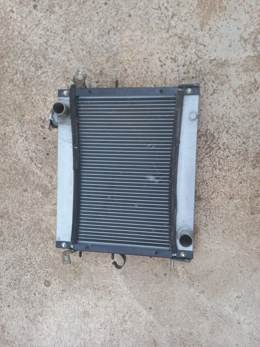 Радиатор почти новый основной