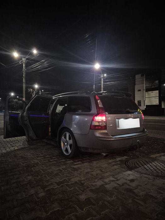 Vând Volvo v50 2.0d