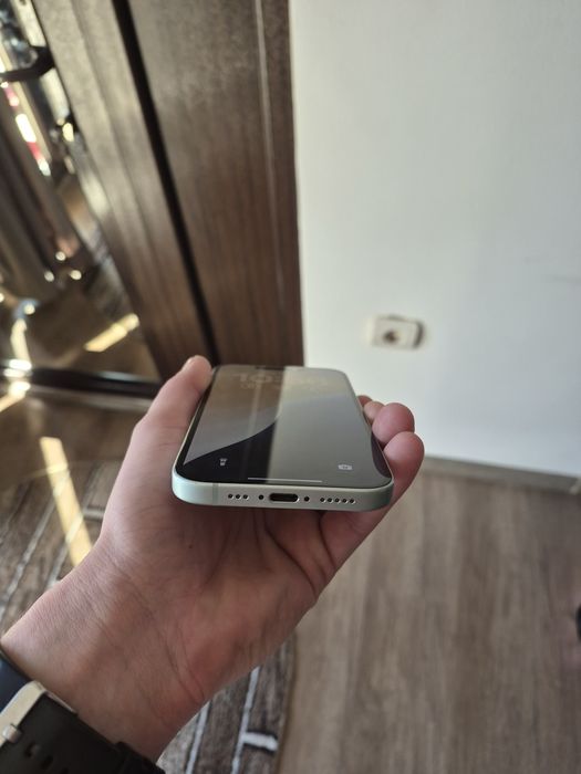 Iphone 15 green , 75 santatate