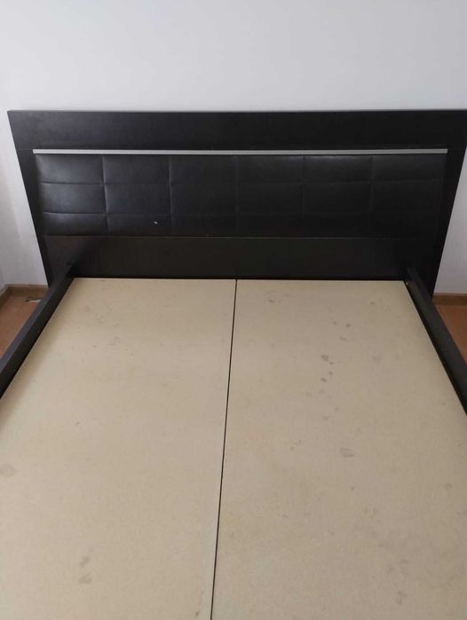 sifonier,2 corpuri suspendate si un pat