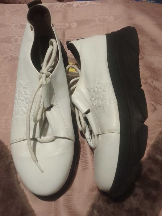 Туфли белые,кожаные