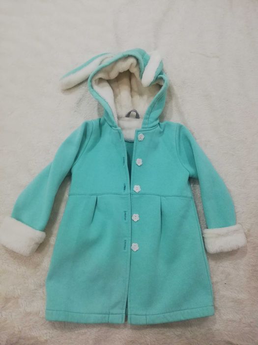 Пальто   на  девочку.