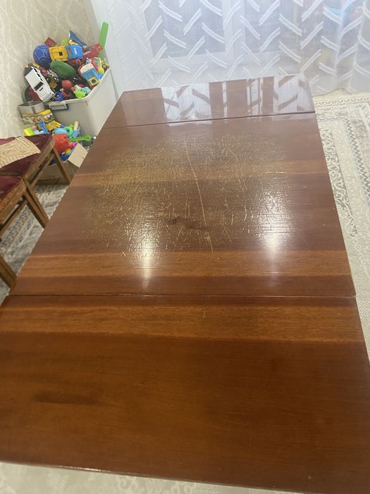 Стол орындығымен