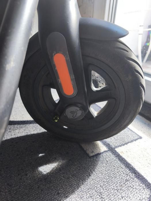 2 броя Електрическа тротинетка Ninebot F2