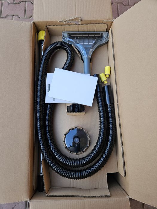 Aspirator cu spalare prin injectie-extractie  Karcher  Puzzi 10/1