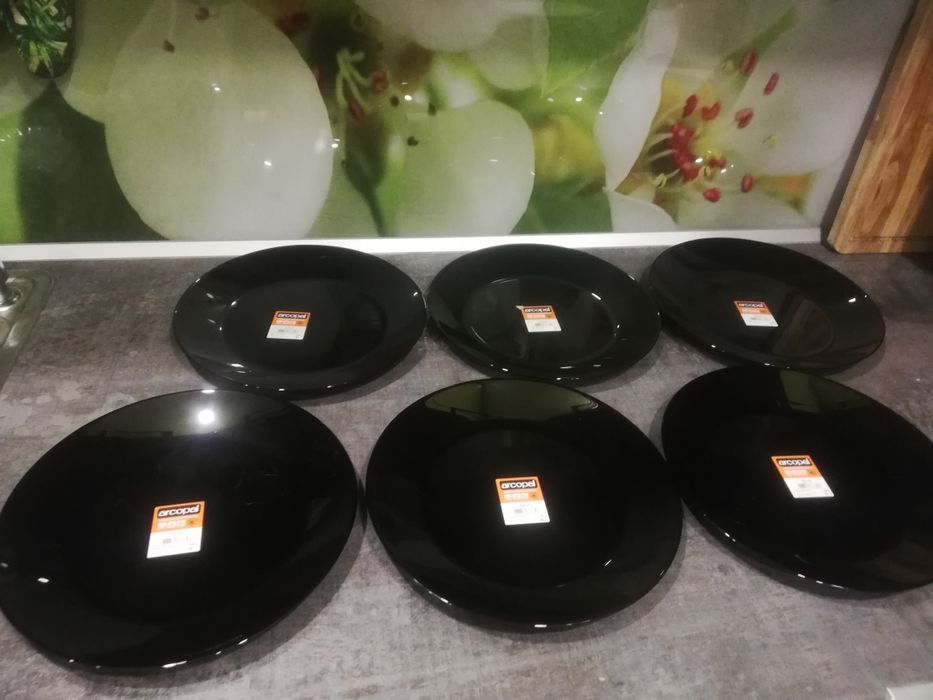 11,50 евро,  за 6 броя нови чинии,  марка  Аркопал,  с етикет