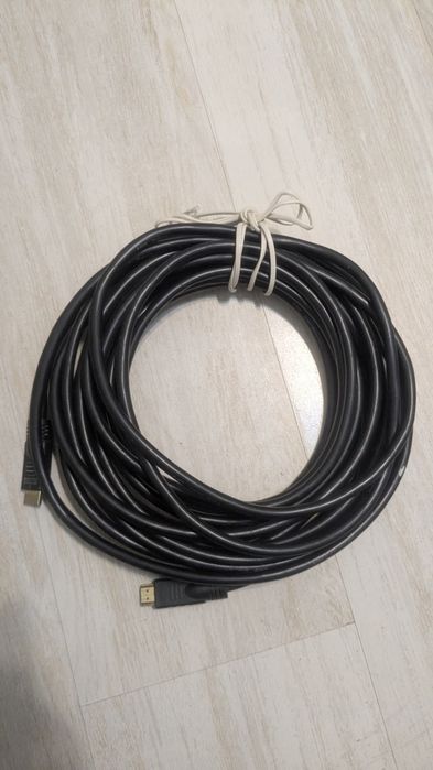 Провод HDMI в хорошем состоянии