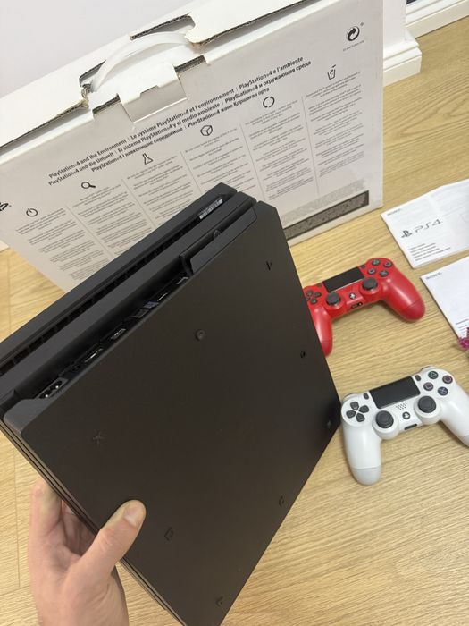 PlayStation 4 Pro, 1Tb, 2 Manete + 7 Jocuri (Fifa 25)