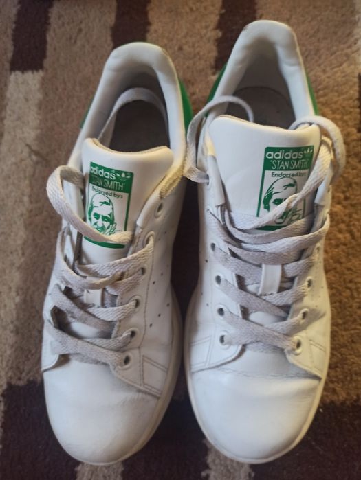 Adidași de vânzare